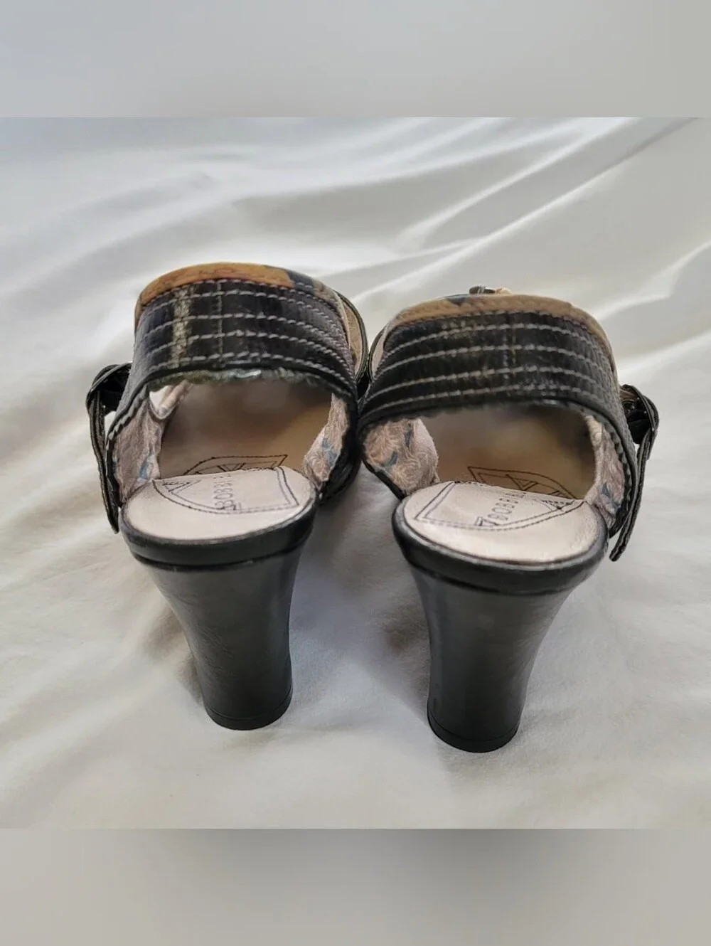 Bobbi Blu Vintage Black Leather Mary Jane Heels with Floral and T-Strap Sz 10